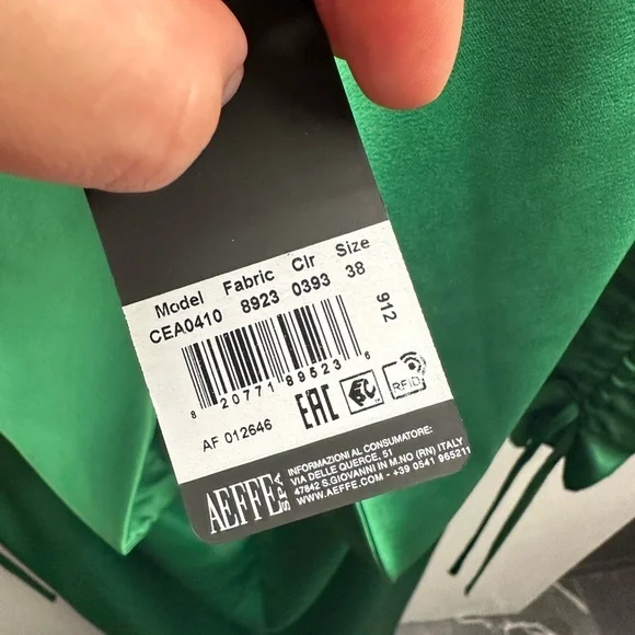 NWT Green Satin Long Sleeve Open Back Gown - Picture 4 of 8